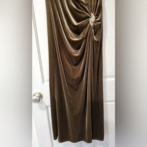 Sleeveless dress toffee colored